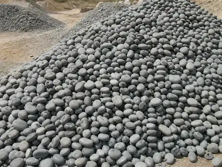 Rounded 20 millimetre gray stone aggregate